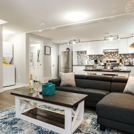 Modern Executive Suite I Complimentary Netflix & Parking! Edmonton Kültér fotó