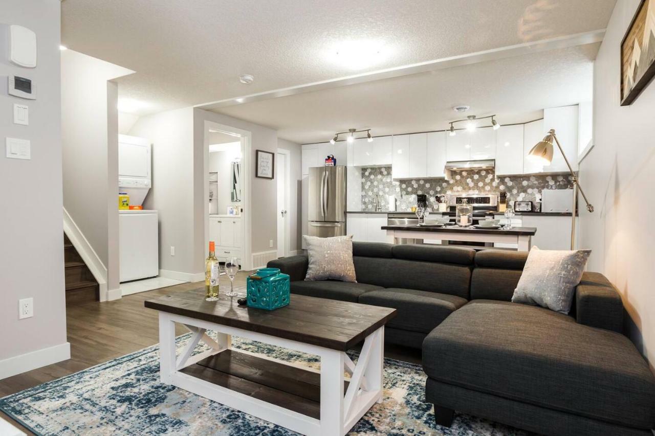Modern Executive Suite I Complimentary Netflix & Parking! Edmonton Kültér fotó