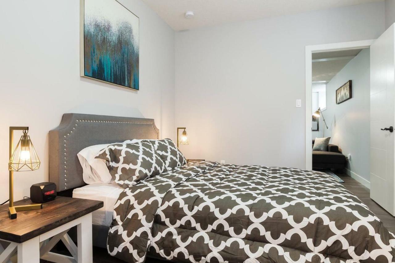 Modern Executive Suite I Complimentary Netflix & Parking! Edmonton Kültér fotó