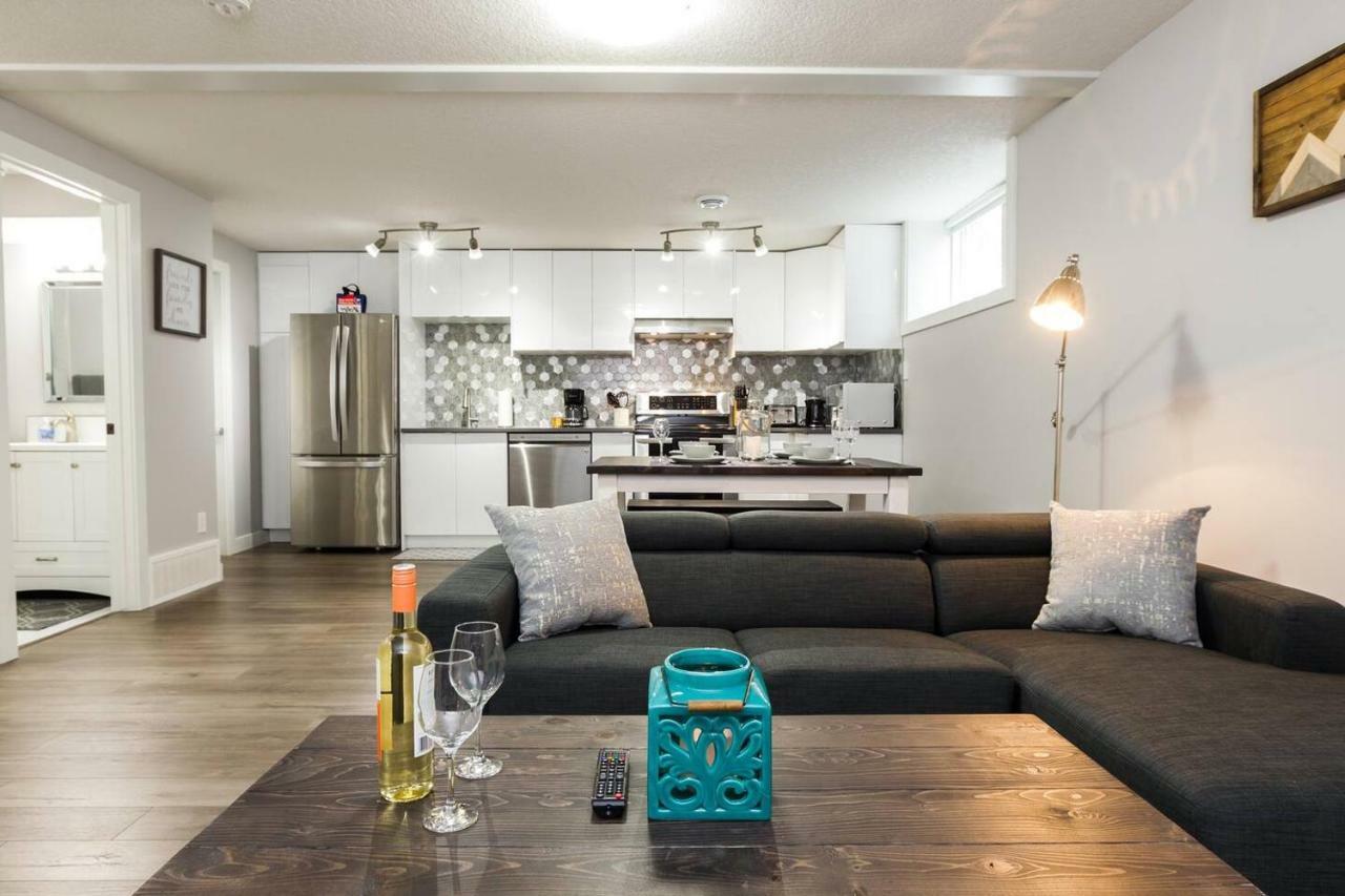 Modern Executive Suite I Complimentary Netflix & Parking! Edmonton Kültér fotó